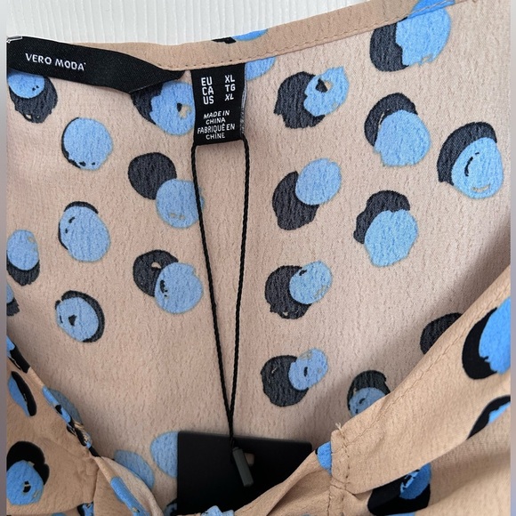 4/$20 Vero Moda polka dot ruffle blue balloon sleeve tie knot blouse- size XL - Picture 8 of 11